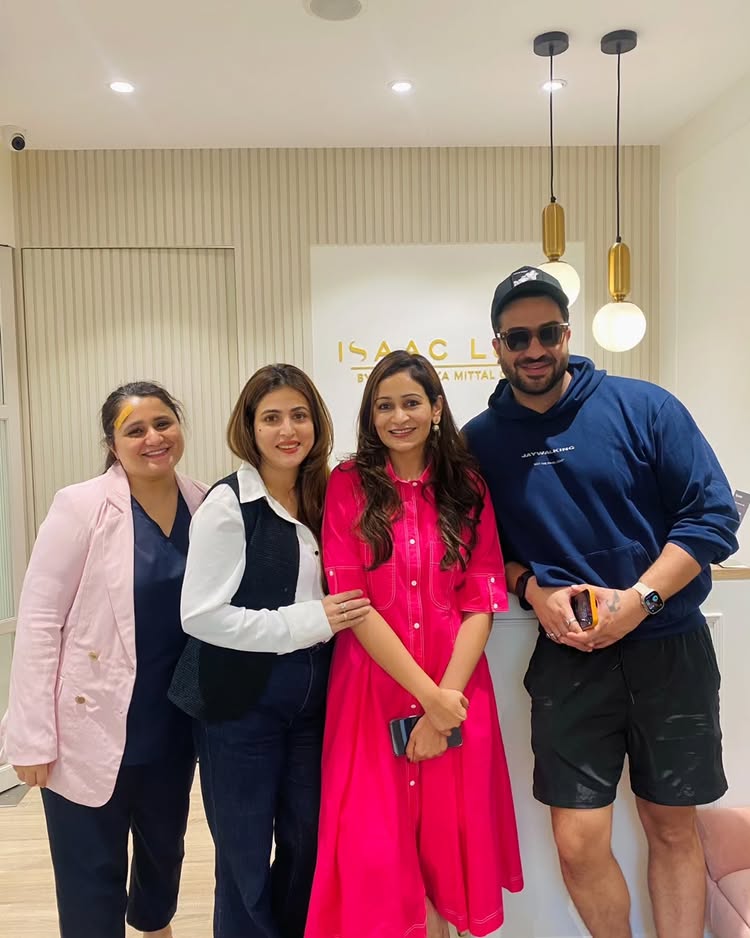 dr geetika with celebritiesjpeg (4)